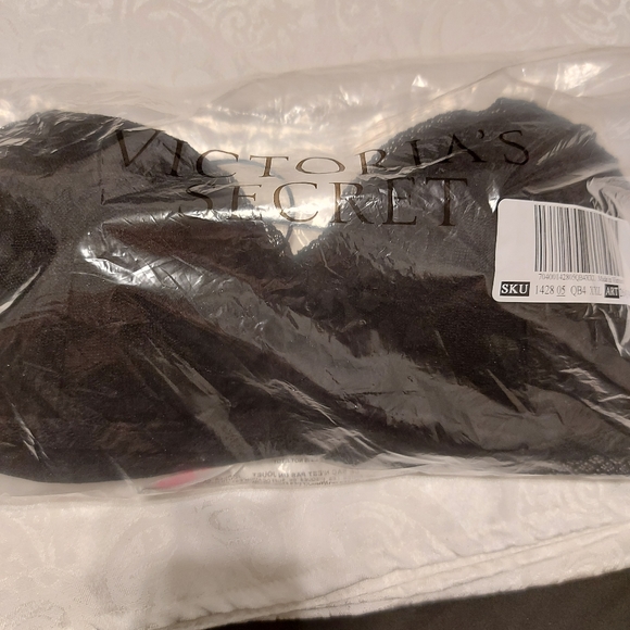 Never Worn Victoria's Secret bra wire free mild push up, black lace, hot pink - Picture 1 of 5